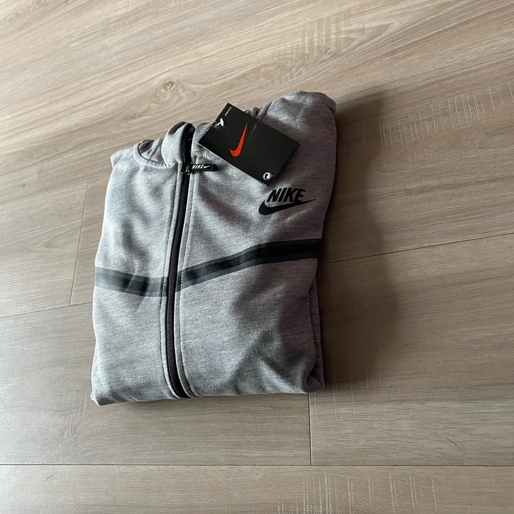 Grey Nike set - Picture 2 of 14